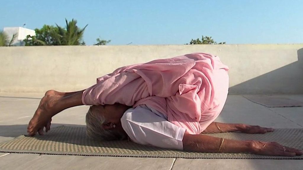 98-year-old Nanammal - the oldest Indian yoga instructor